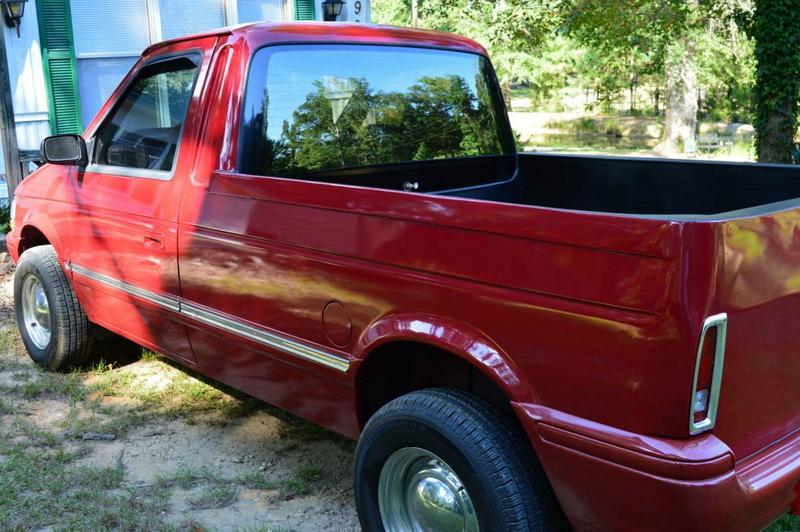 Illustration for article titled At $4,500, Would You Consider Picking Up This Custom 1991 Plymouth Voyager?